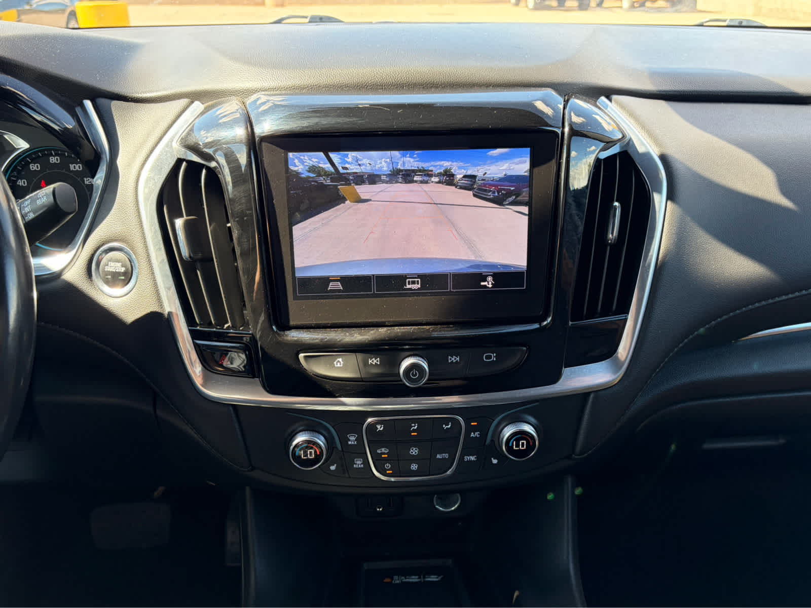 2022 Chevrolet Traverse LT Cloth