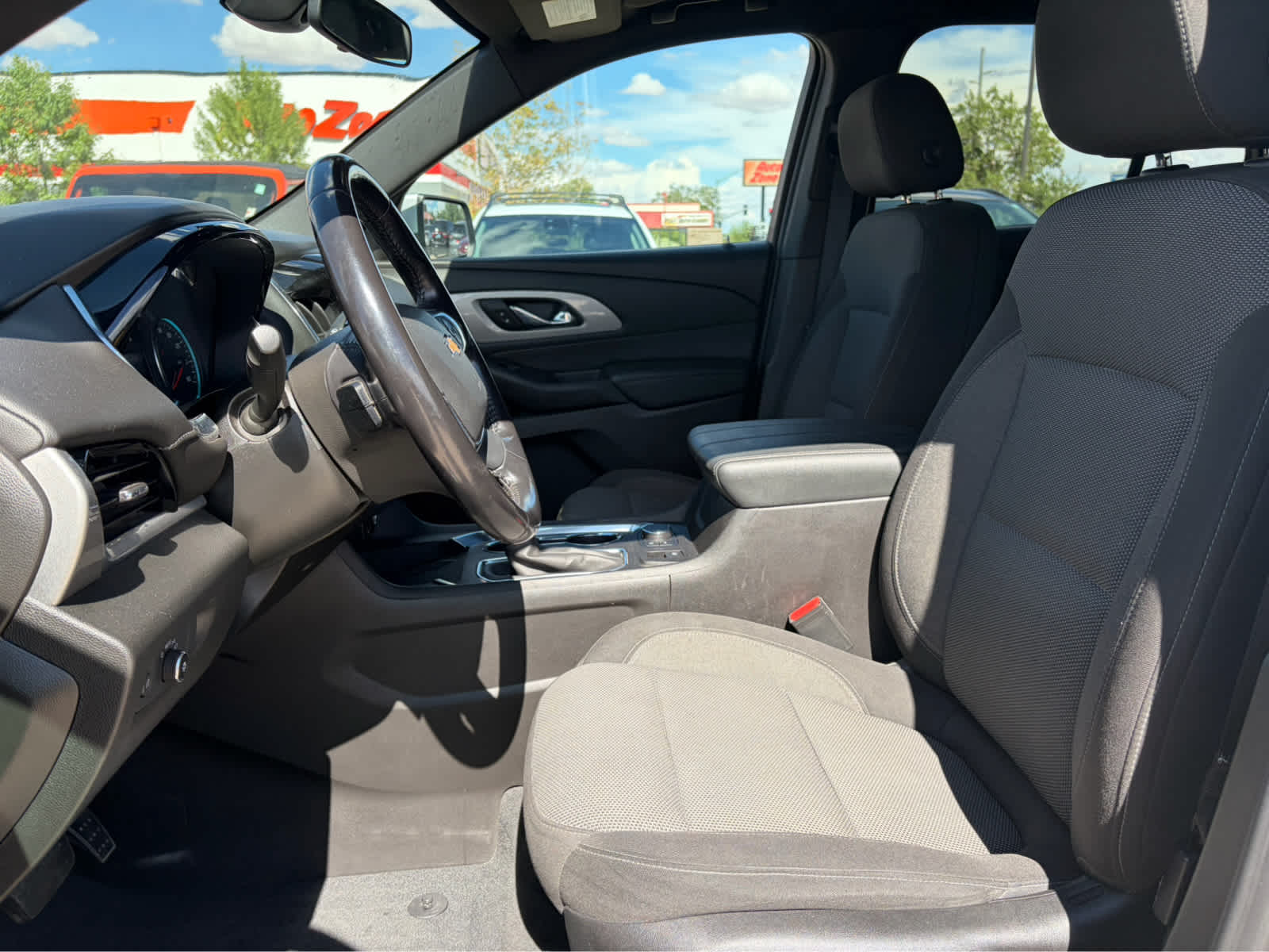 2022 Chevrolet Traverse LT Cloth
