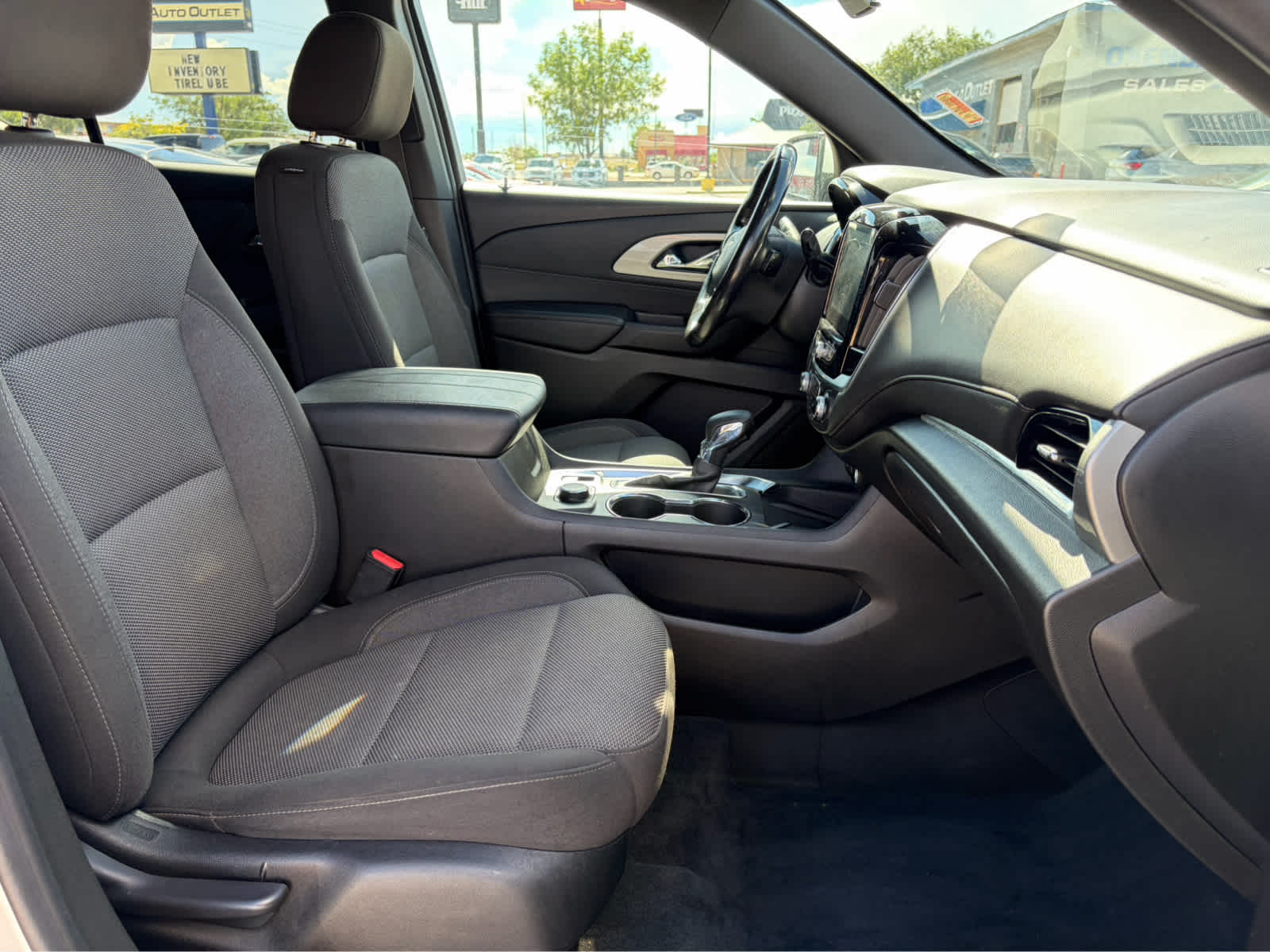 2022 Chevrolet Traverse LT Cloth