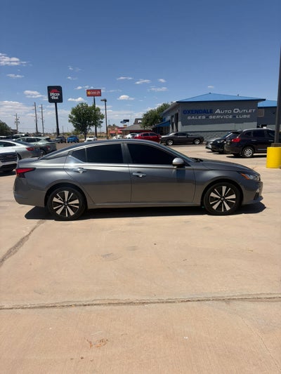 2022 Nissan Altima 2.5 SV