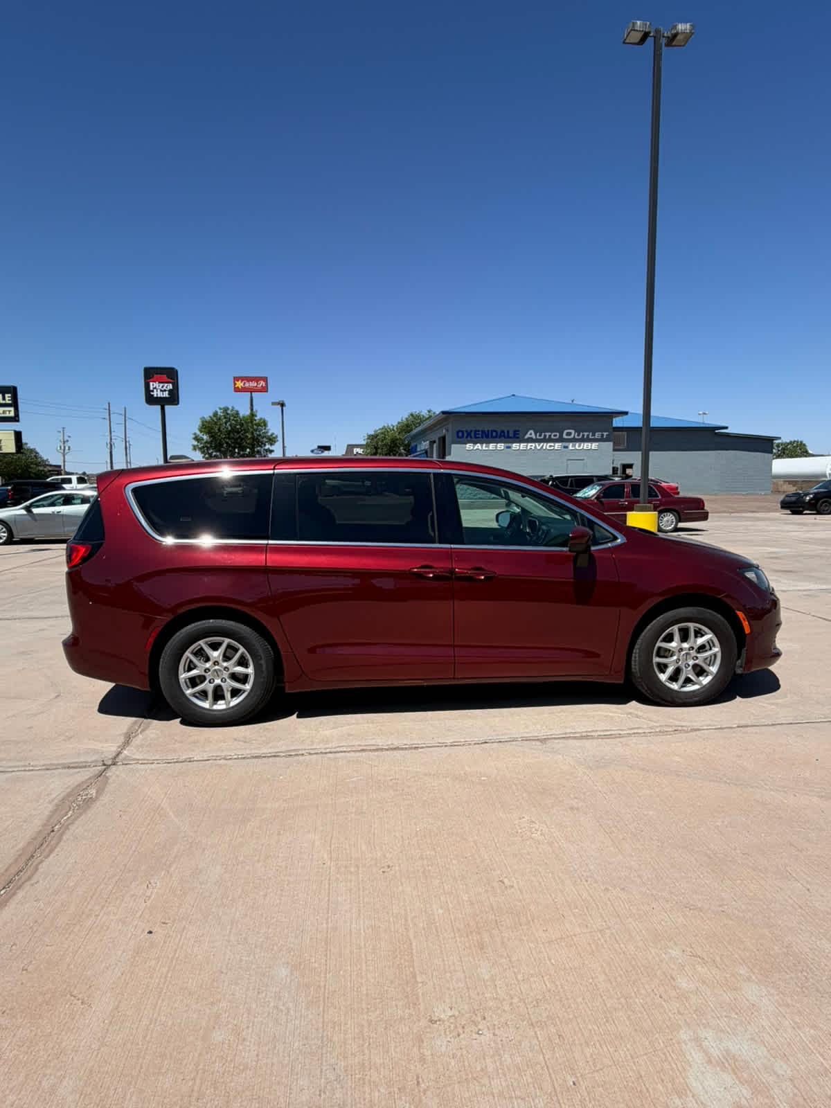 2023 Chrysler Voyager LX