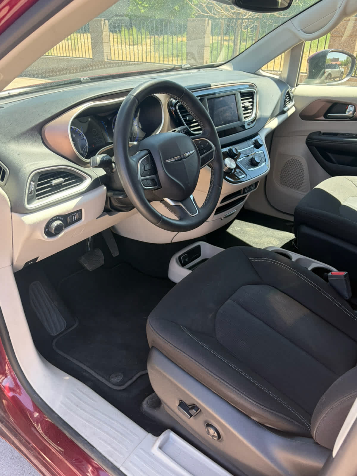 2023 Chrysler Voyager LX