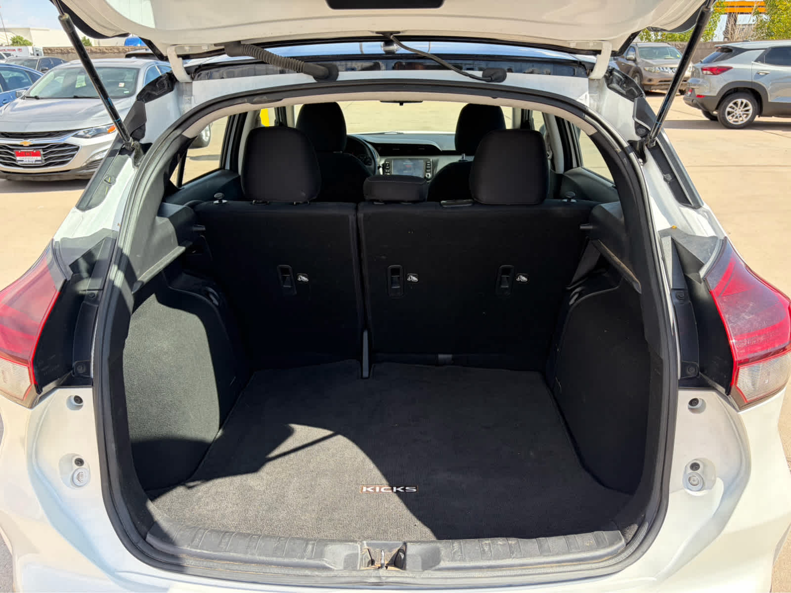 2023 Nissan Kicks SV